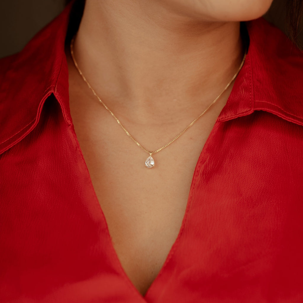 Aurum Lacrima Pendant(Pear Drop With Golden Chain)