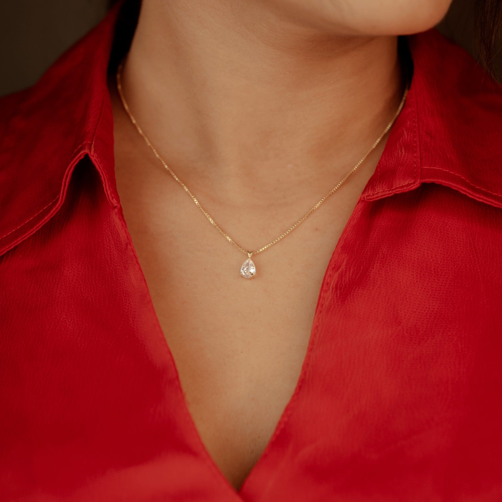 Aurum Lacrima Pendant(Pear Drop With Golden Chain)