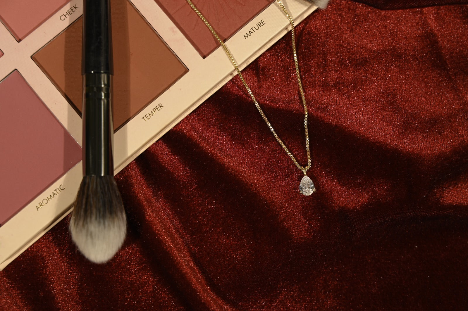 Aurum Lacrima Pendant(Pear Drop With Golden Chain)