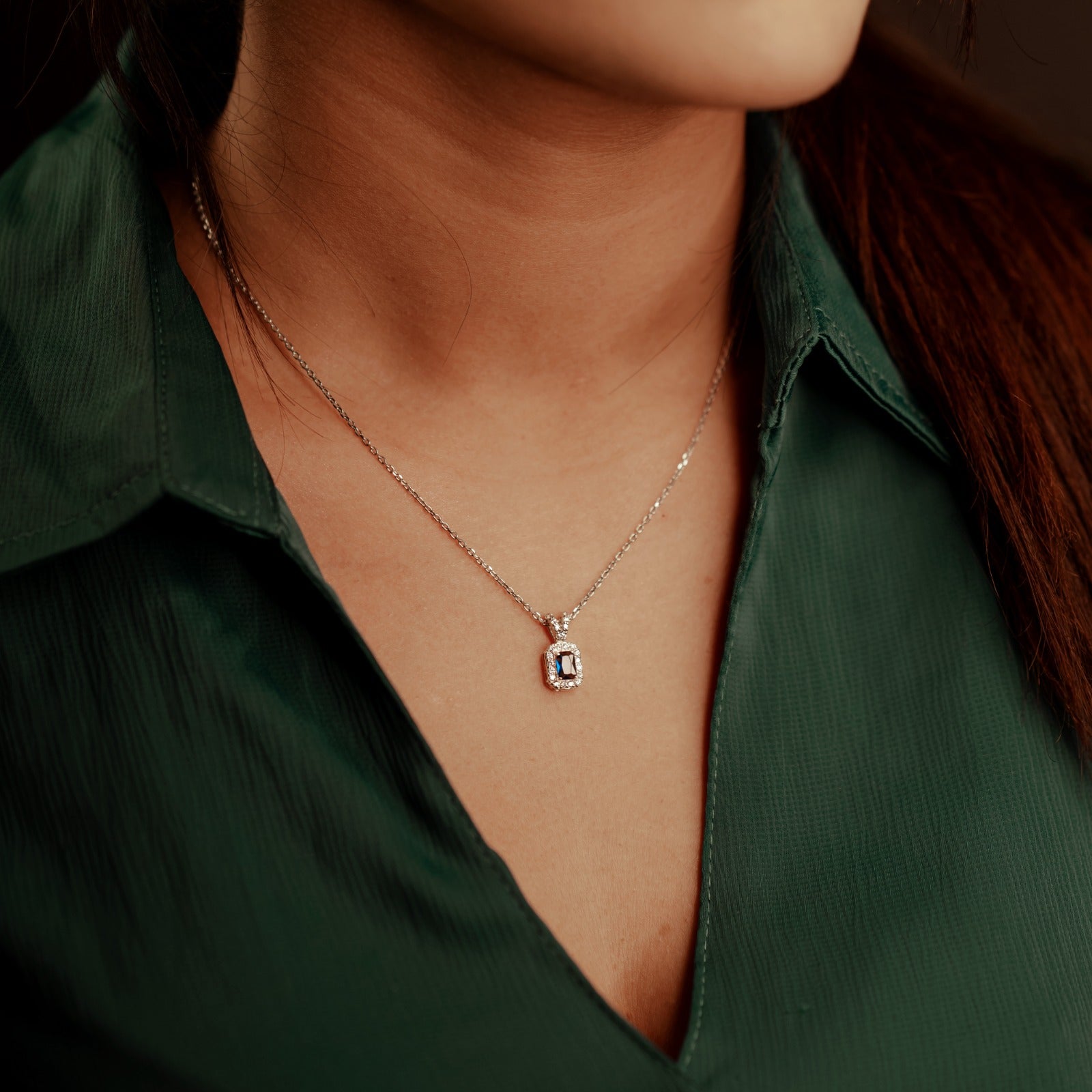 Midnora Pendant(Blue Gem)