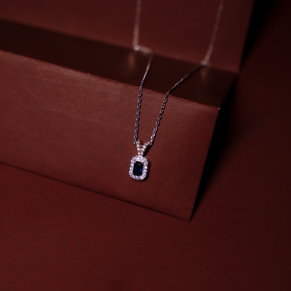 Midnora Pendant(Blue Gem)